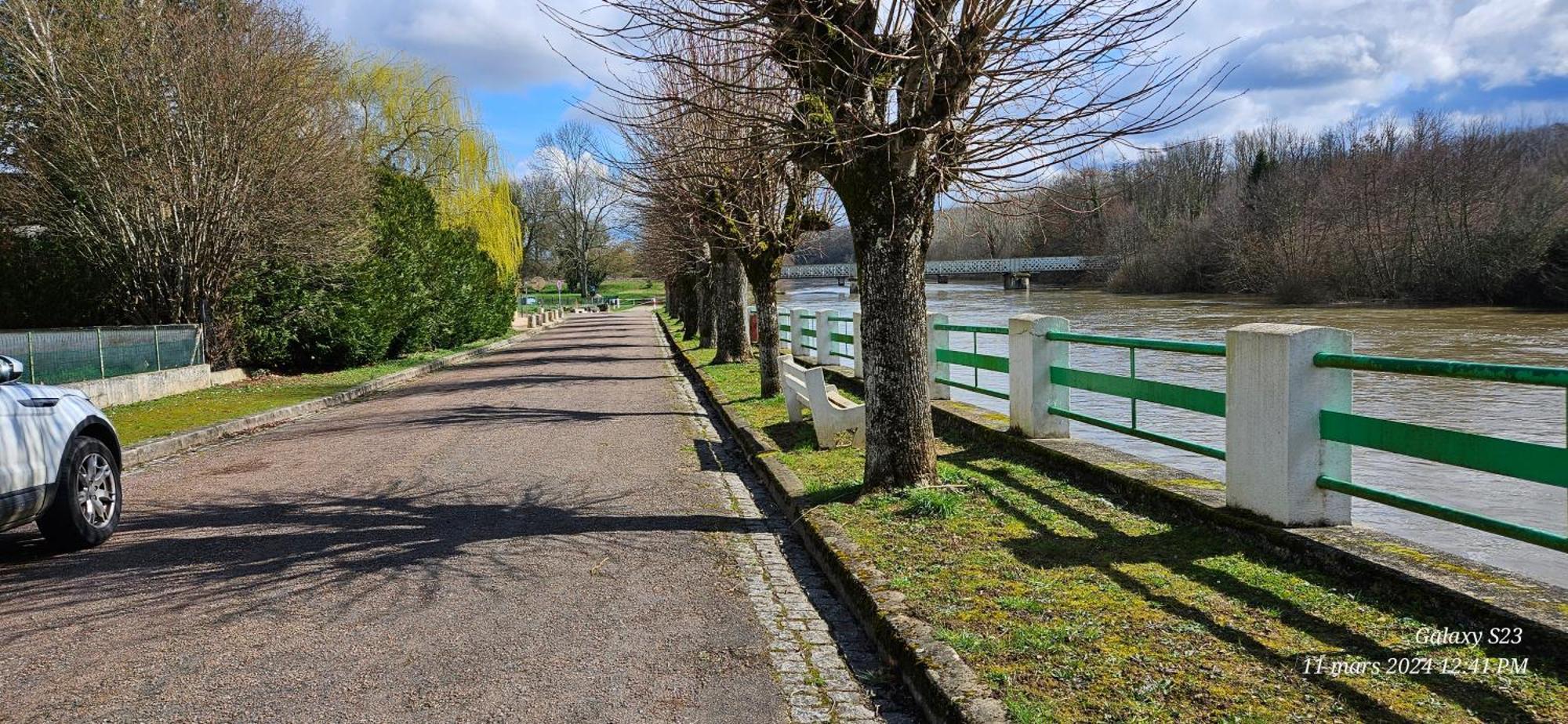 Pavillon Avec Jardin Clos Au Bord De L'Yonne Coulanges-sur-Yonne Ngoại thất bức ảnh