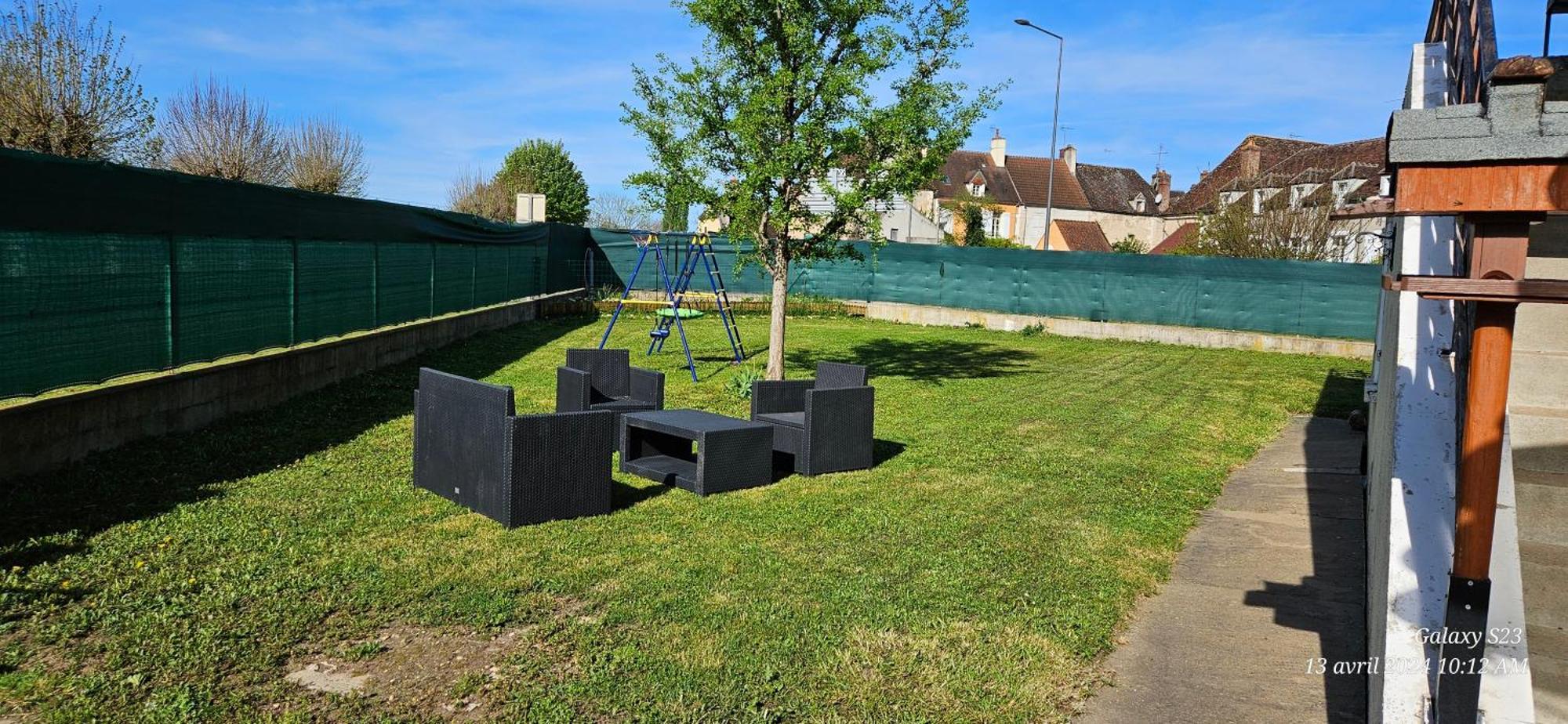 Pavillon Avec Jardin Clos Au Bord De L'Yonne Coulanges-sur-Yonne Ngoại thất bức ảnh